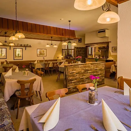 Vendégház Gaestehaus Und Cafe Zur Silbernen Kanne
