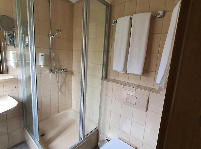 Gaestehaus Und Cafe Zur Silbernen Kanne 3*