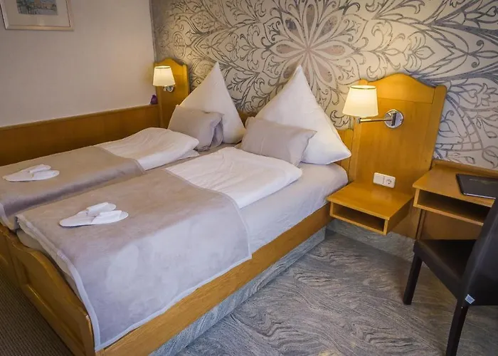 Gaestehaus Und Cafe Zur Silbernen Kanne 3*