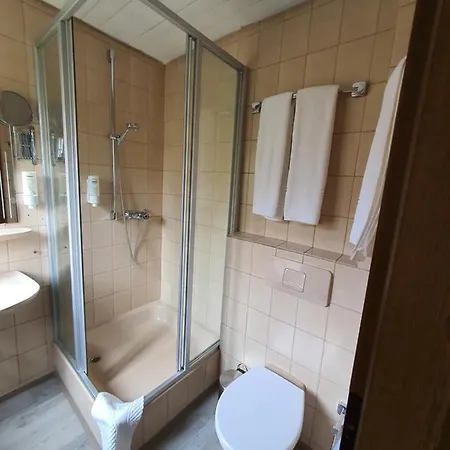 Gaestehaus Und Cafe Zur Silbernen Kanne 3*