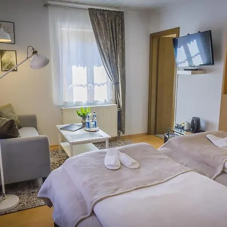 Vendégház Gaestehaus Und Cafe Zur Silbernen Kanne