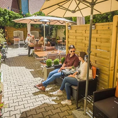 Gaestehaus Und Cafe Zur Silbernen Kanne בית הארחה 3*