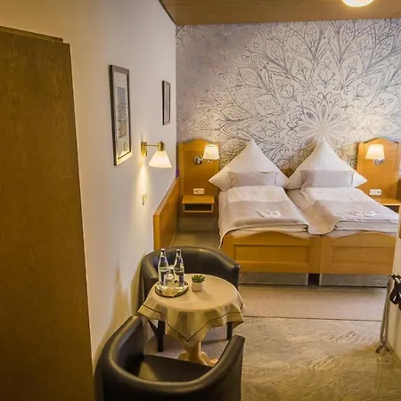 Vendégház Gaestehaus Und Cafe Zur Silbernen Kanne