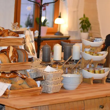 Und Café Zur Silbernen Kanne Pensión 3*