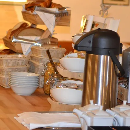 Und Café Zur Silbernen Kanne 3*