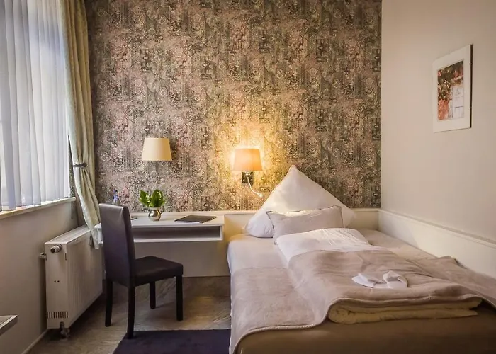 Und Café Zur Silbernen Kanne 3*